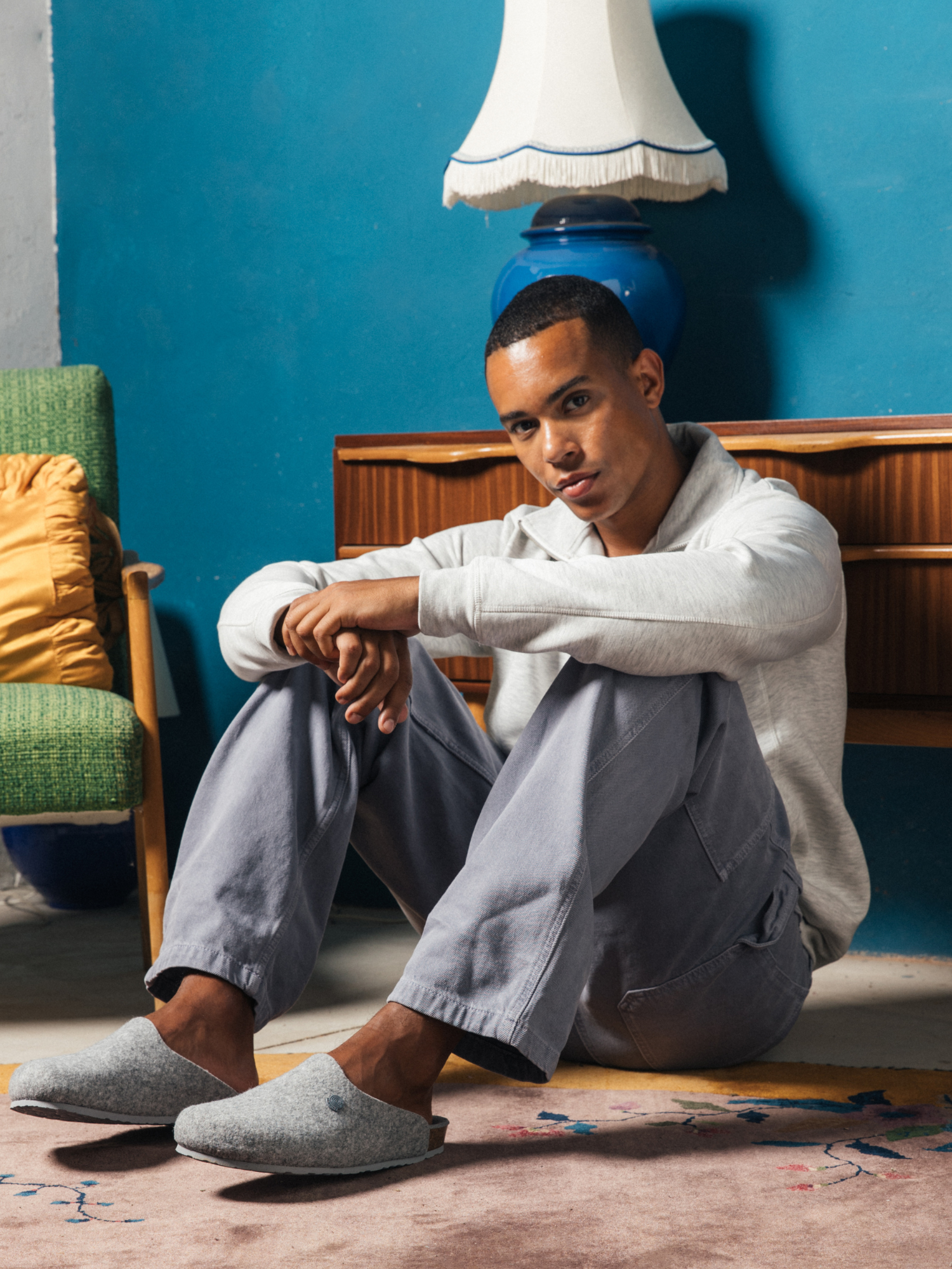 HELSINKI MONOCHROME GRAY MAN